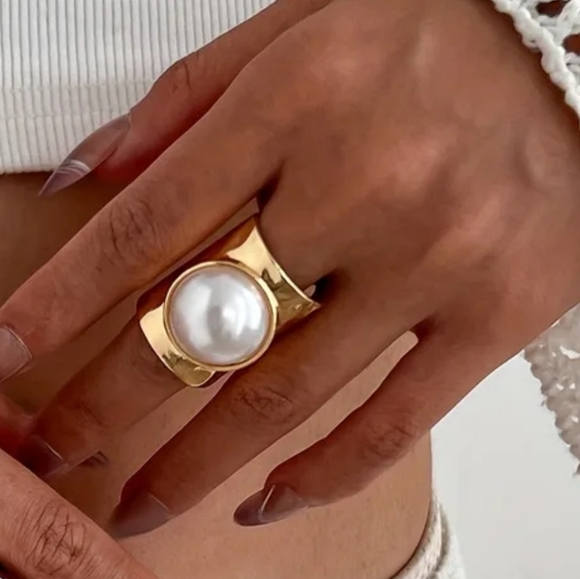 Elegant 18 Kt Gold Plated Pearl Ring - Picture 3 of 4